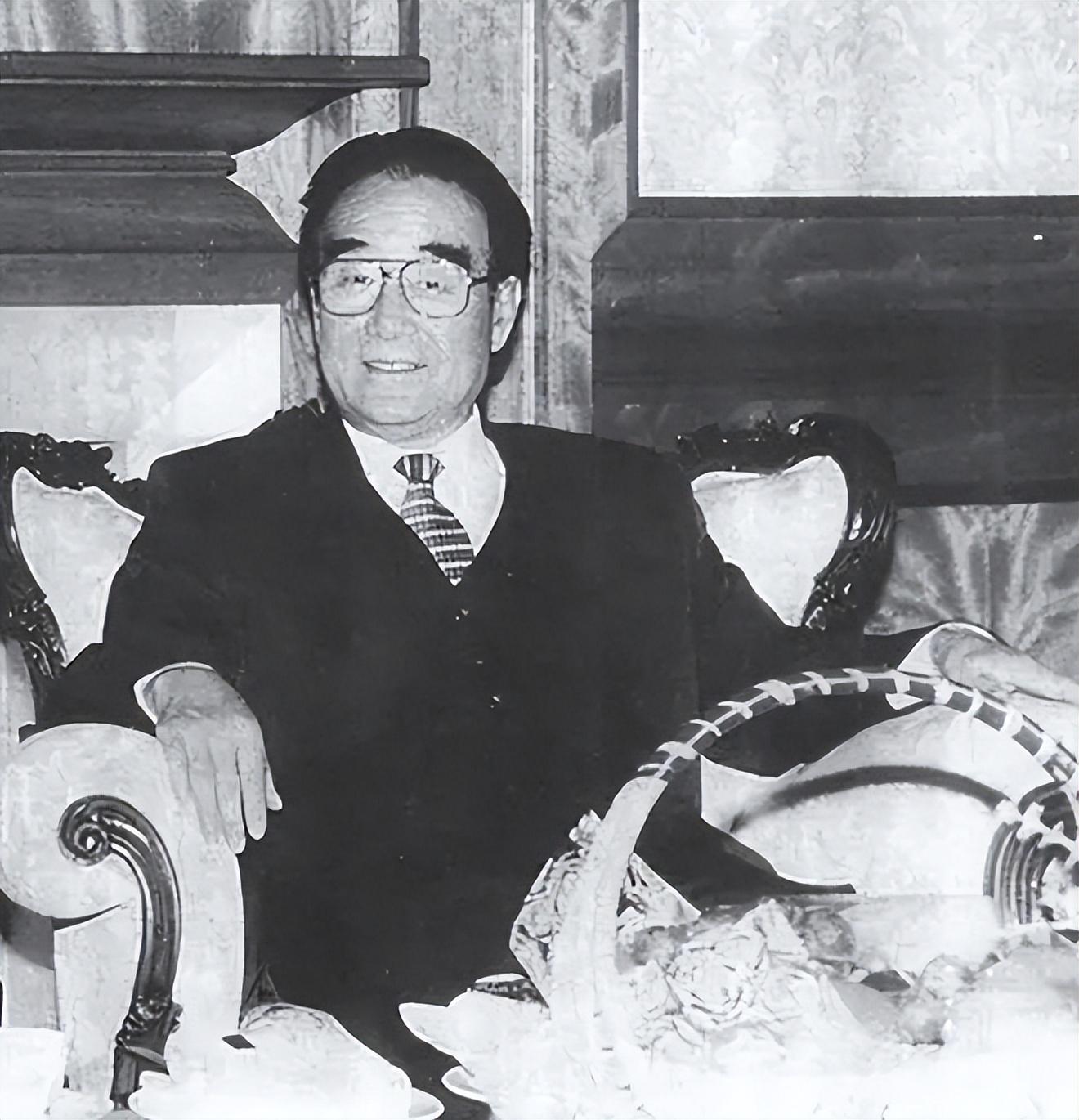 81年,孔令华和李敏吵架同事劝和,李敏:他让我看望母亲,我不去