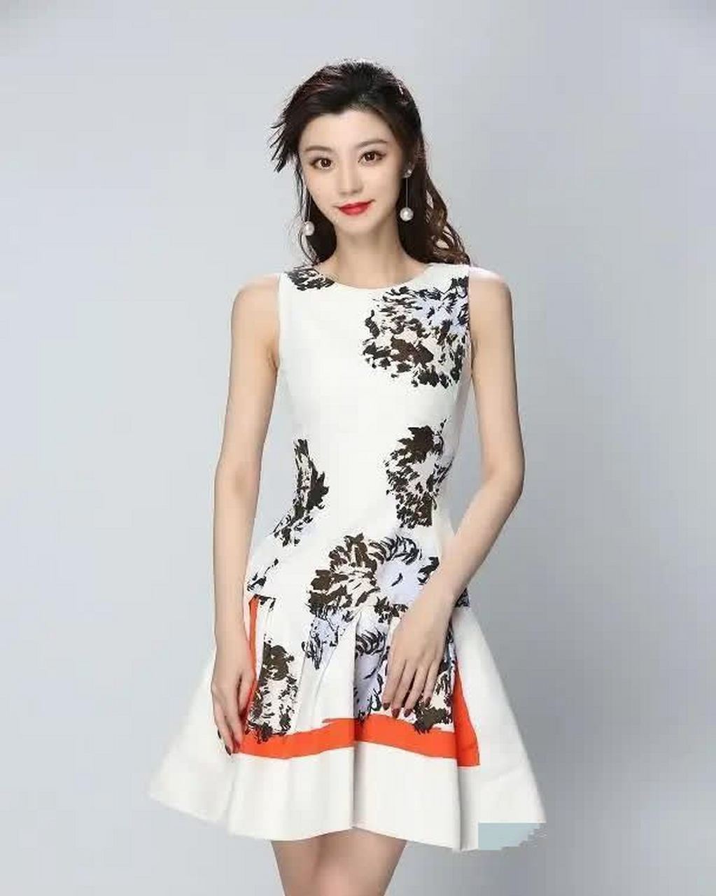 费费性感主持人