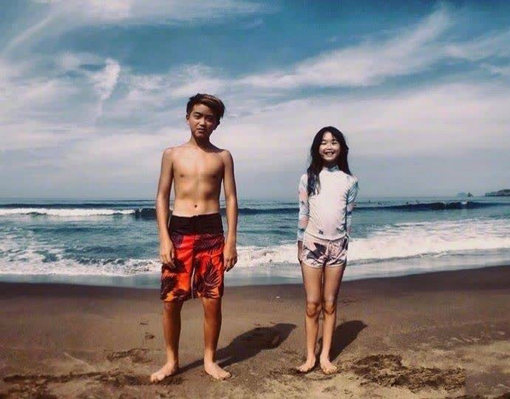 曹格为妻子儿女拍海边大片秀第二职业