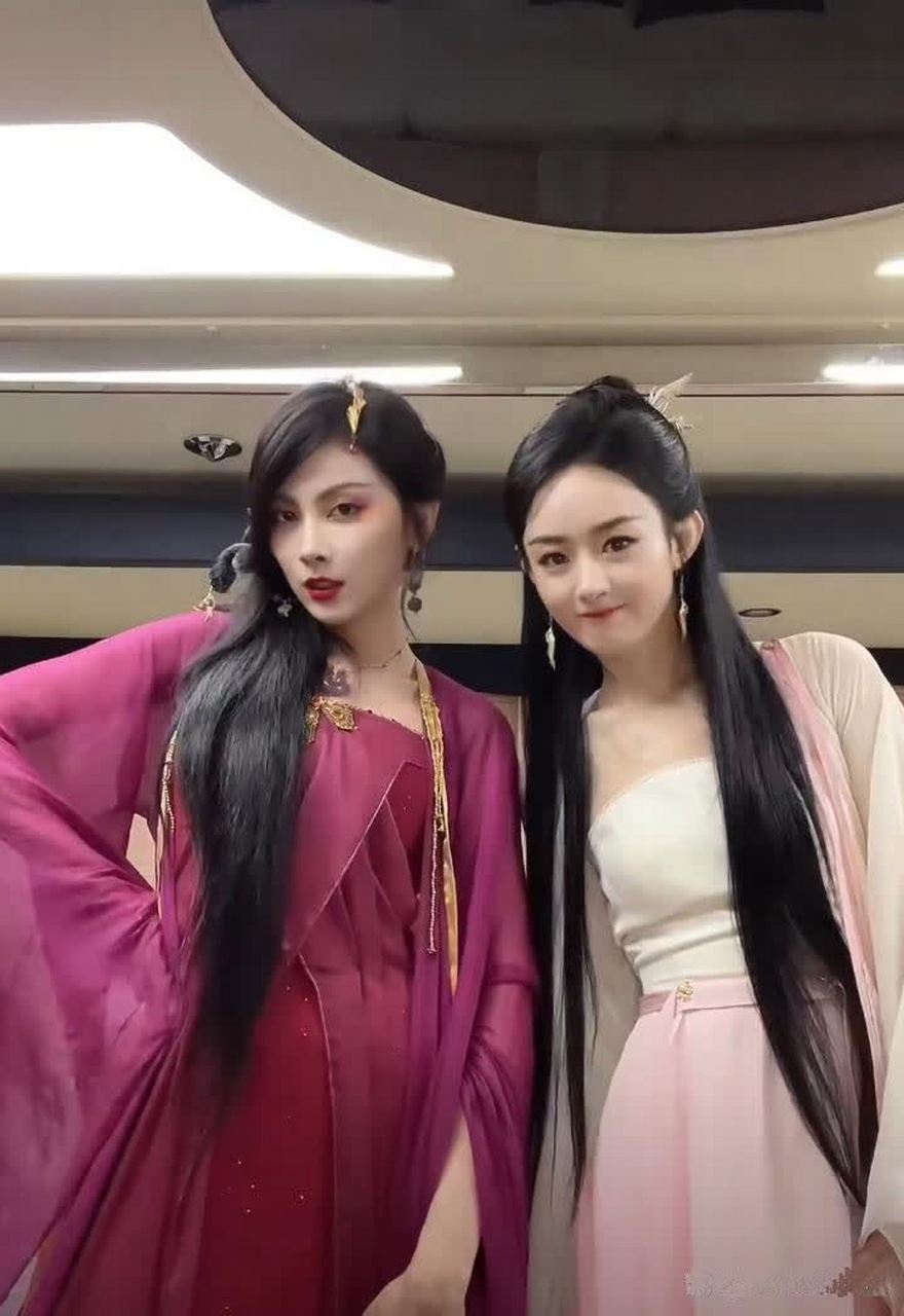 赵丽颖,王伊瑶古装跳手势舞