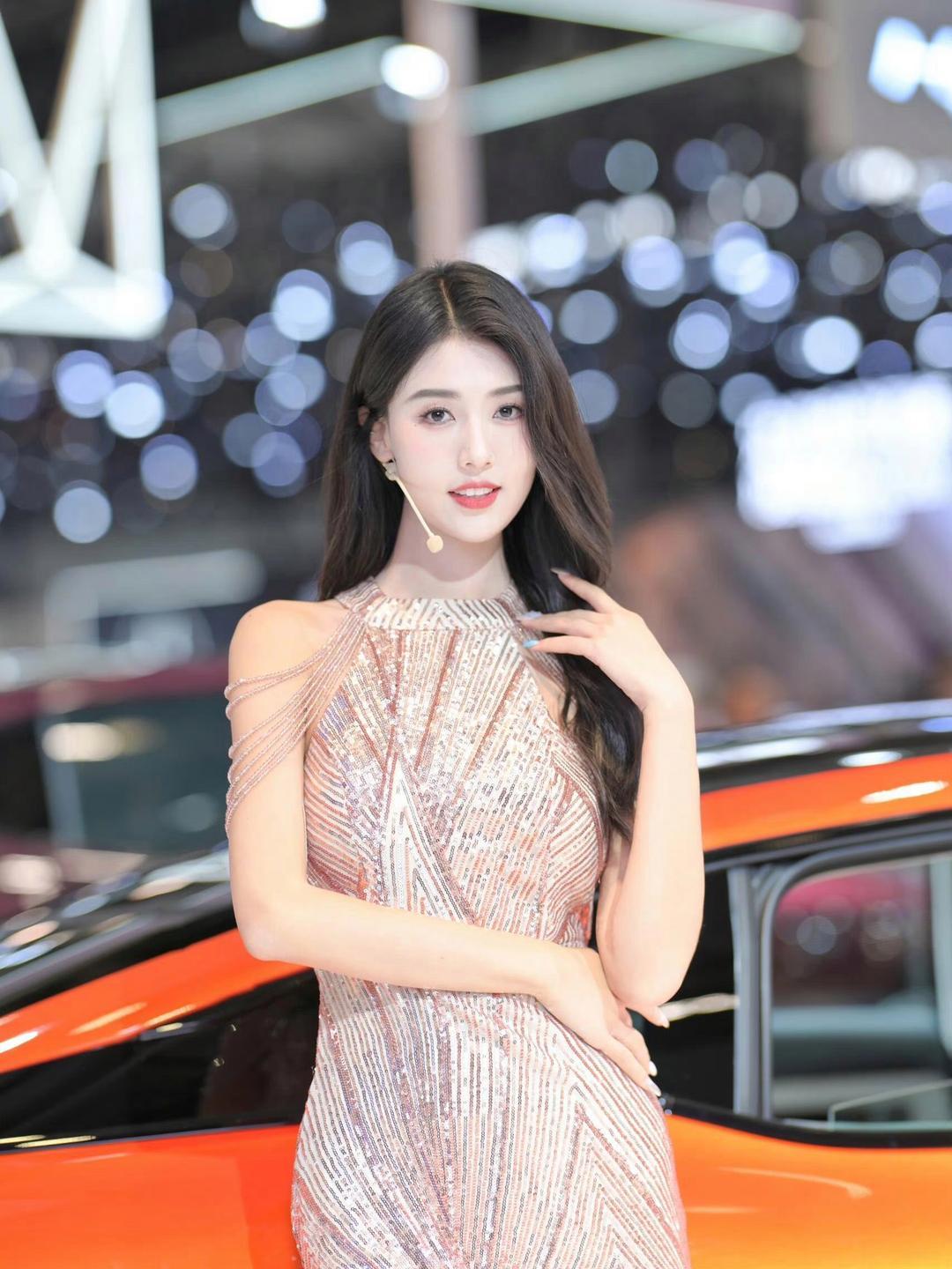 好美的车模小姐姐温柔甜美气质优雅好迷人