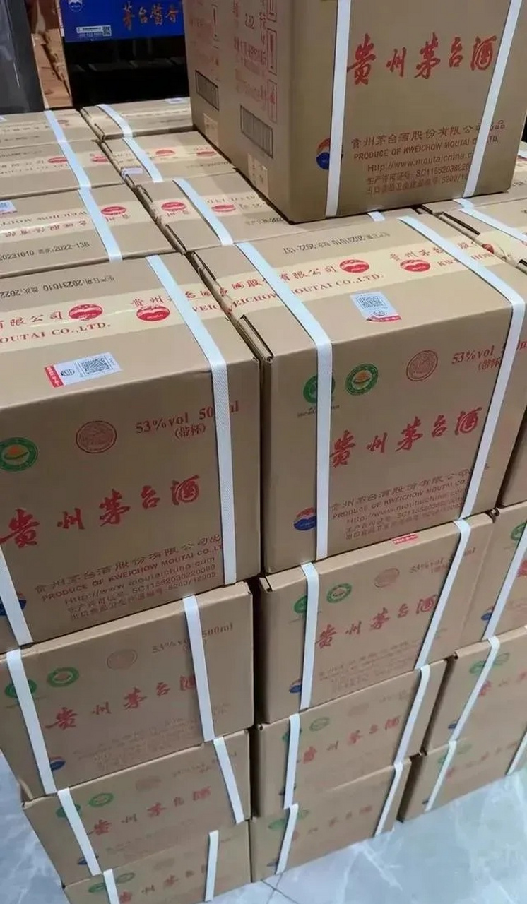 飞天茅台扛不住了每瓶2720元跌到如今朋友圈黄牛1800元收,而且现在11