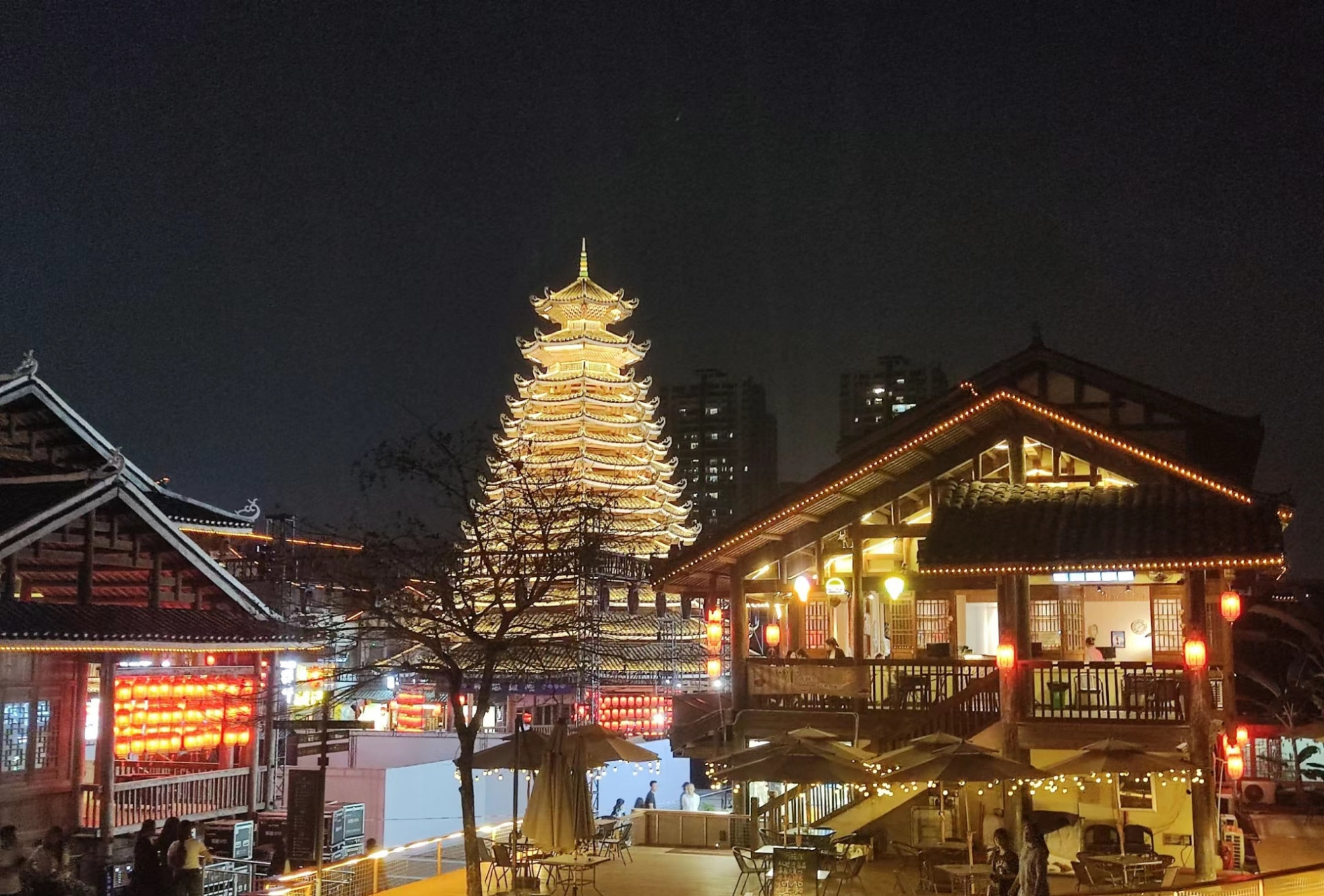 南宁市相思小镇夜景图片