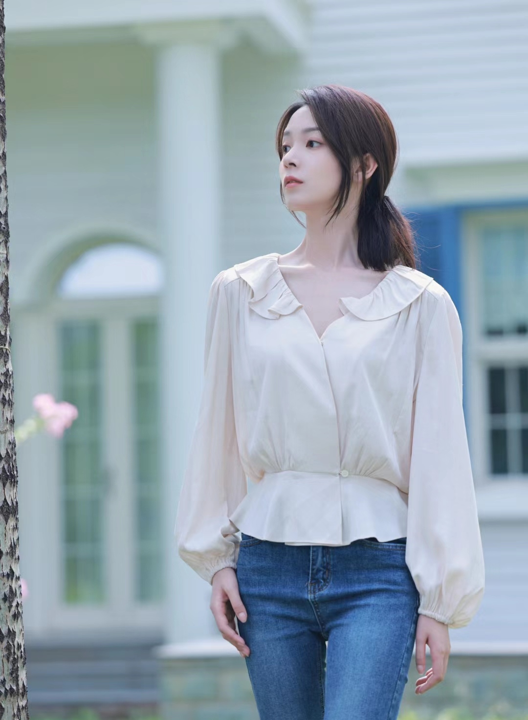 陈瑶还是多吃点饭吧虽然做女演员必须的很瘦但她现在也太瘦了吧