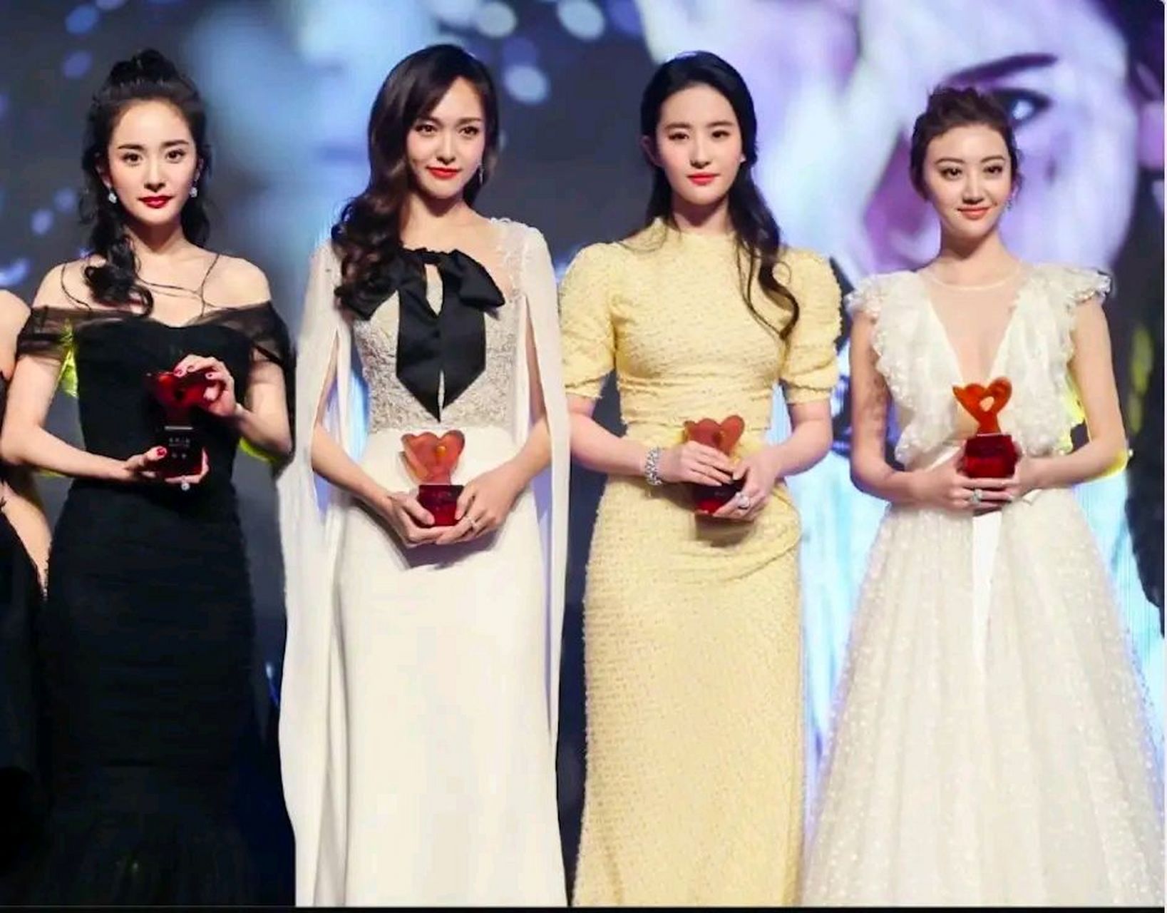 说是巨星除了刘亦菲这几个都不算杨幂跟景甜也就是名气大而已