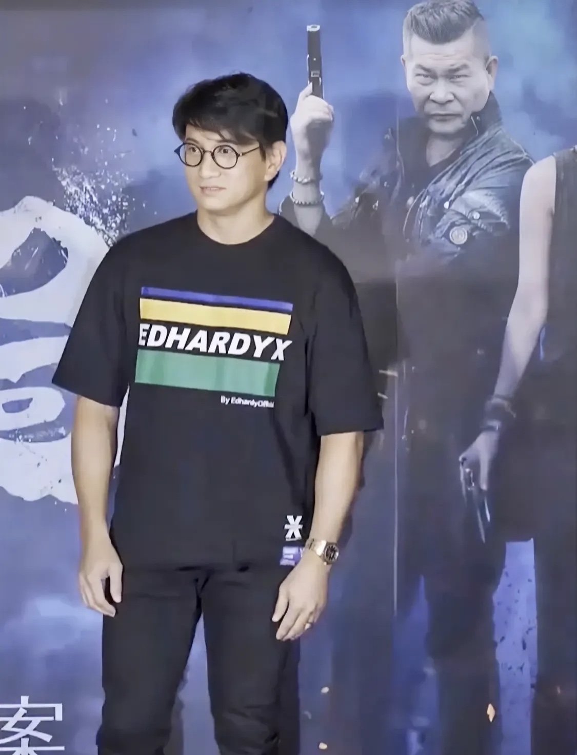 这是吴奇隆? 这身材这发型这脸型? 怎么感觉越来越像成龙了呢?