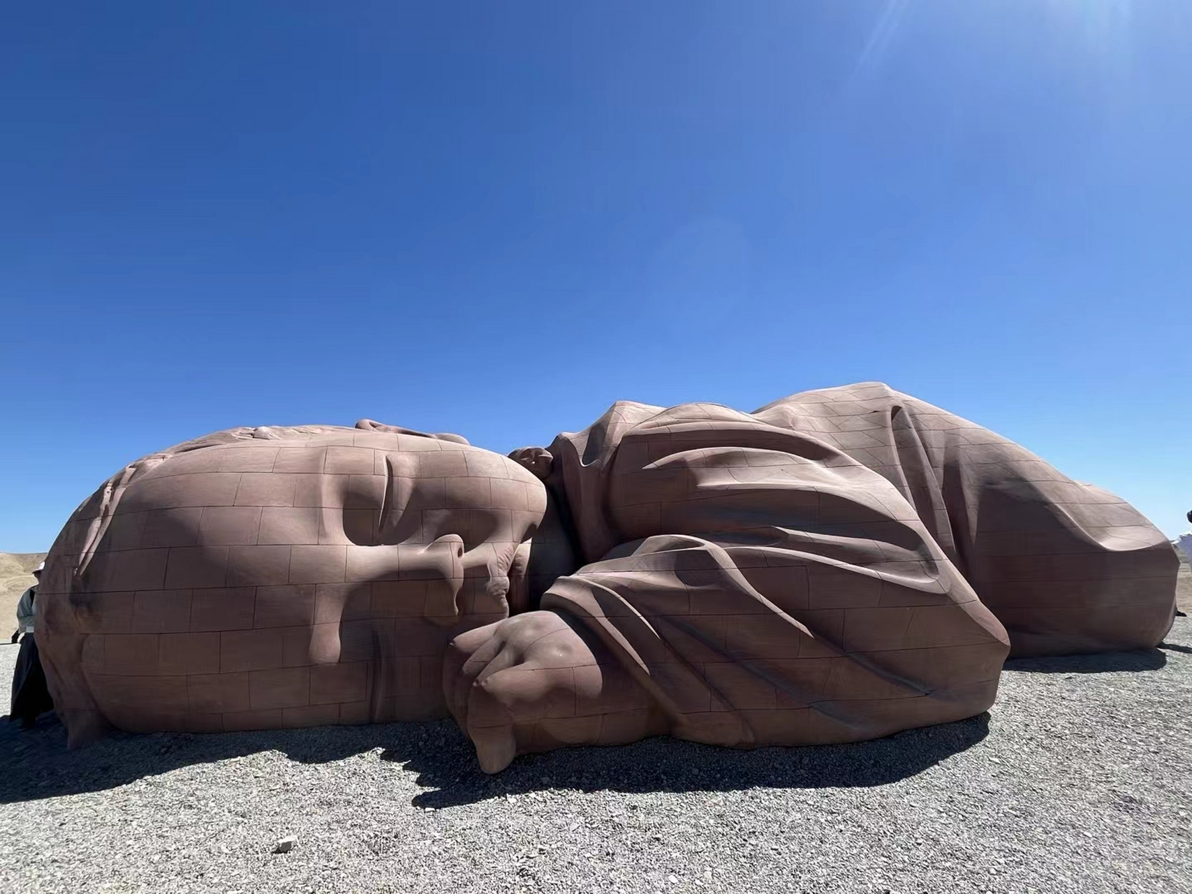 敦煌～瓜州县(品尝瓜州甜瓜)～大地之子雕塑群～破城子遗址～锁阳城