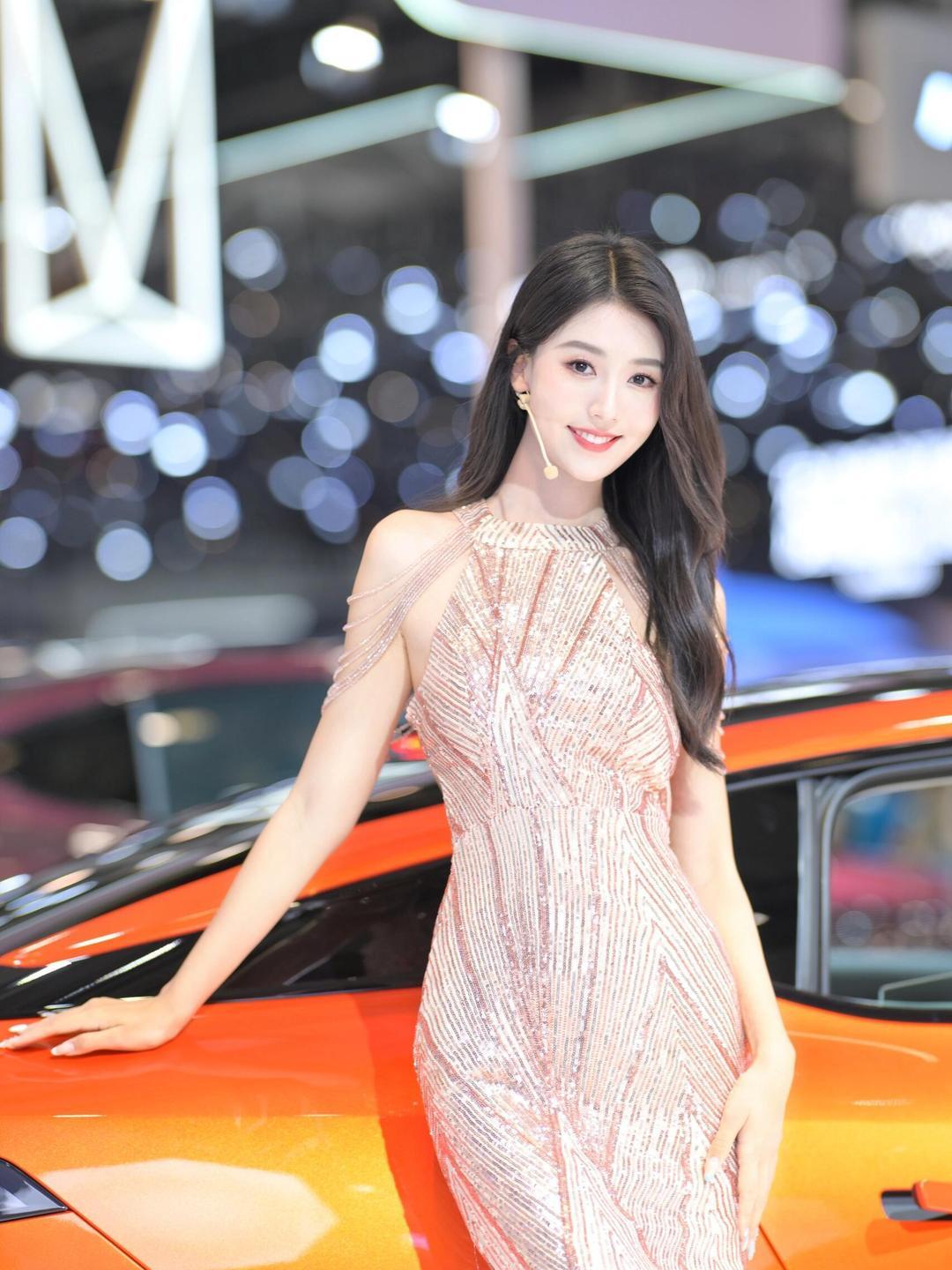 好美的车模小姐姐温柔甜美气质优雅好迷人