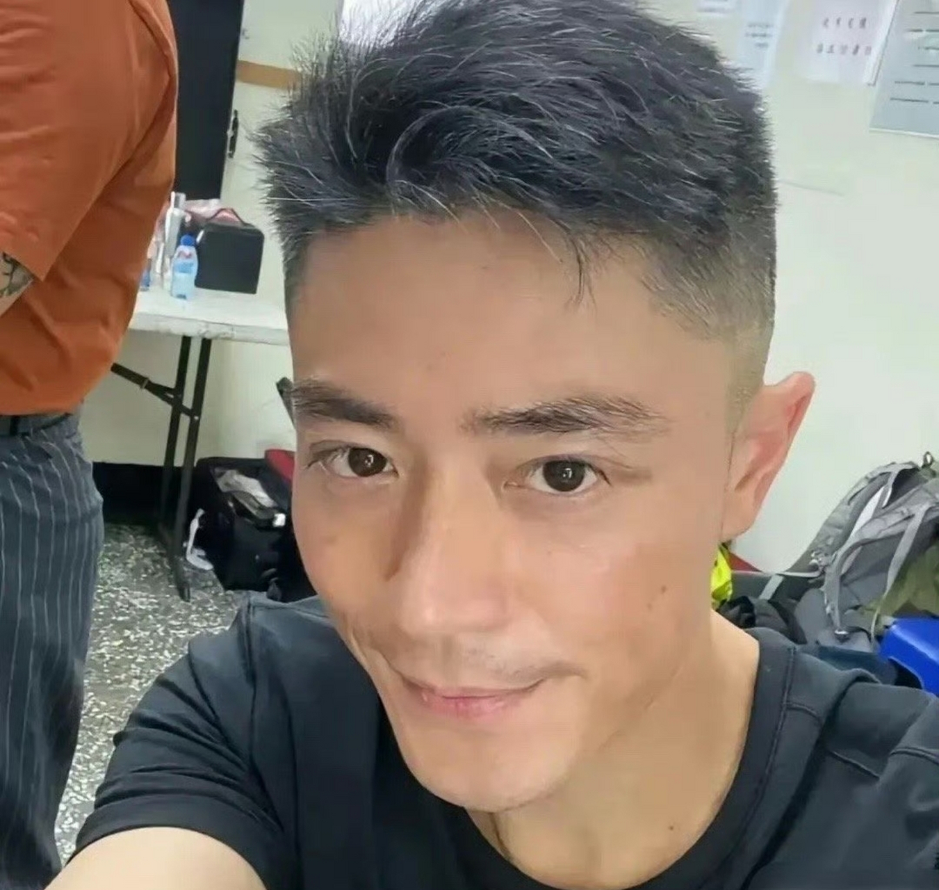 霍建华素颜照,帅哥就是不一样,素颜照还是那么帅.