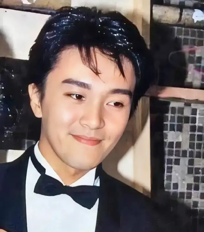 6月22日,香港笑星黄一山发布视频祝福周星驰生日快乐,他在视频里讲62