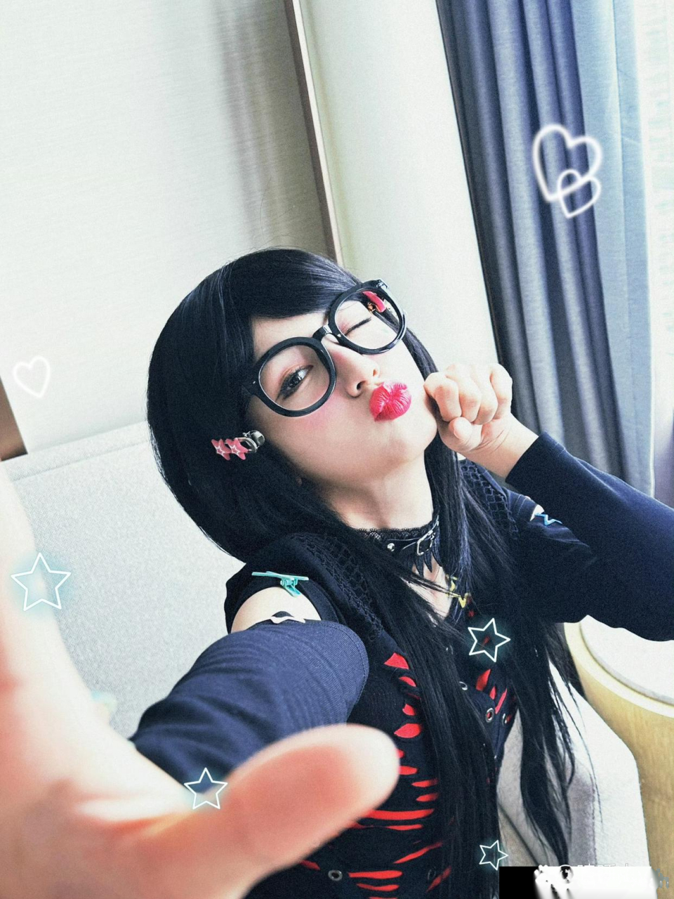 周也的穿搭也太非主流了吧