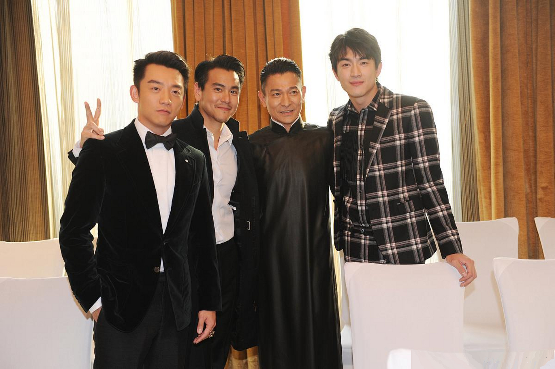 郑恺,彭于晏,刘德华,格子西装的林更新,颜值,身高,气质都赢了!