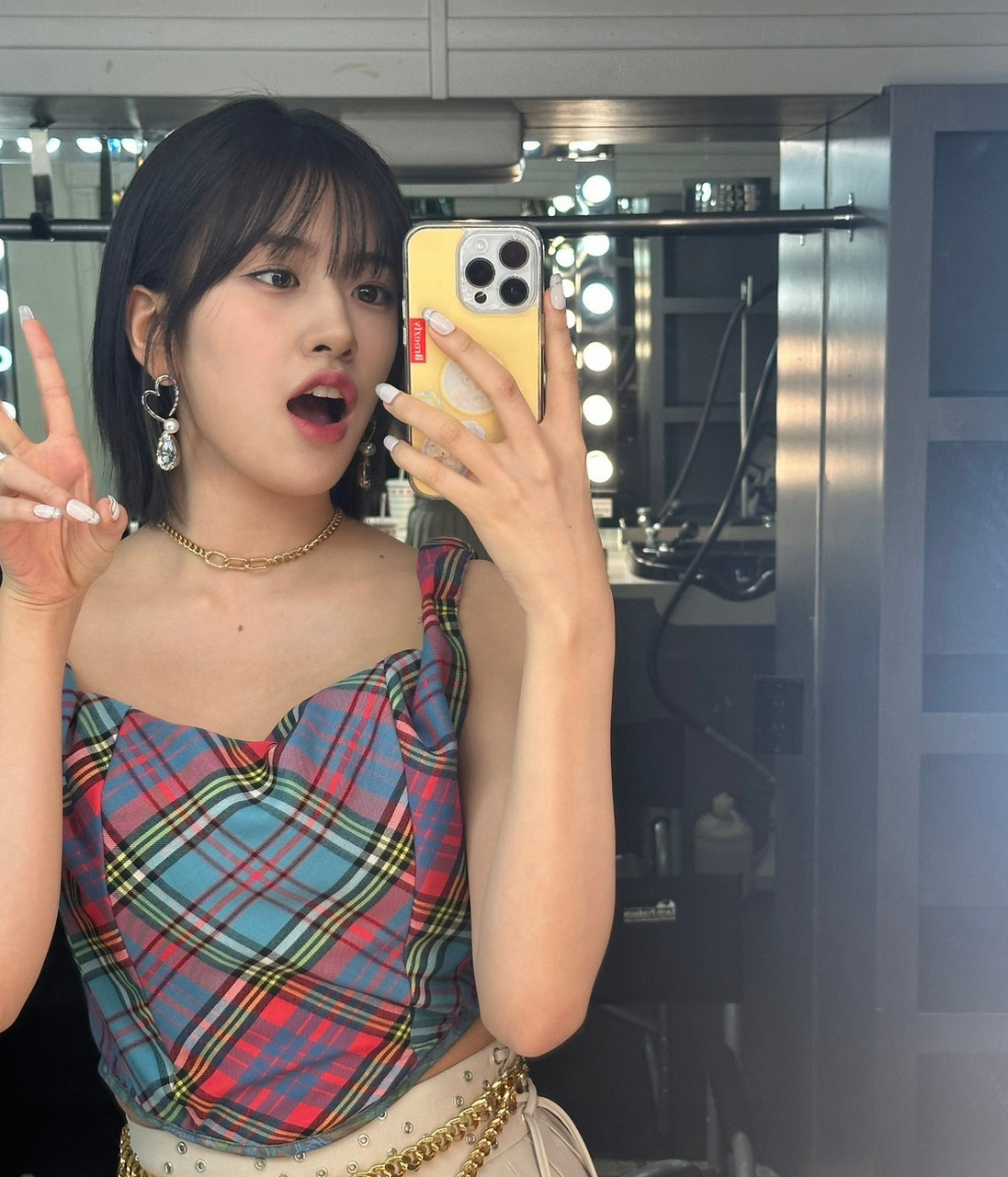 短发安宥真太可爱了,像调皮的小狗狗