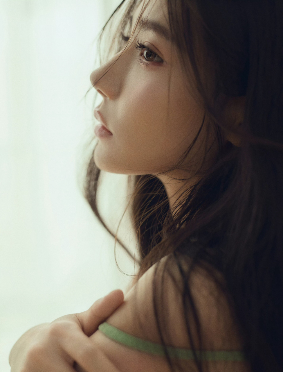 吕雪摄人心魄的眼神