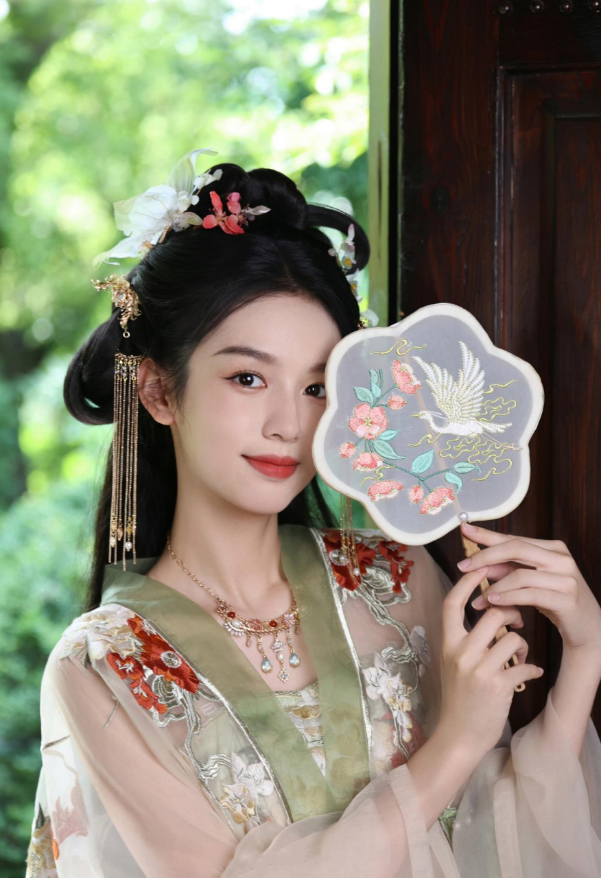 周也穿古装真好看,温婉!