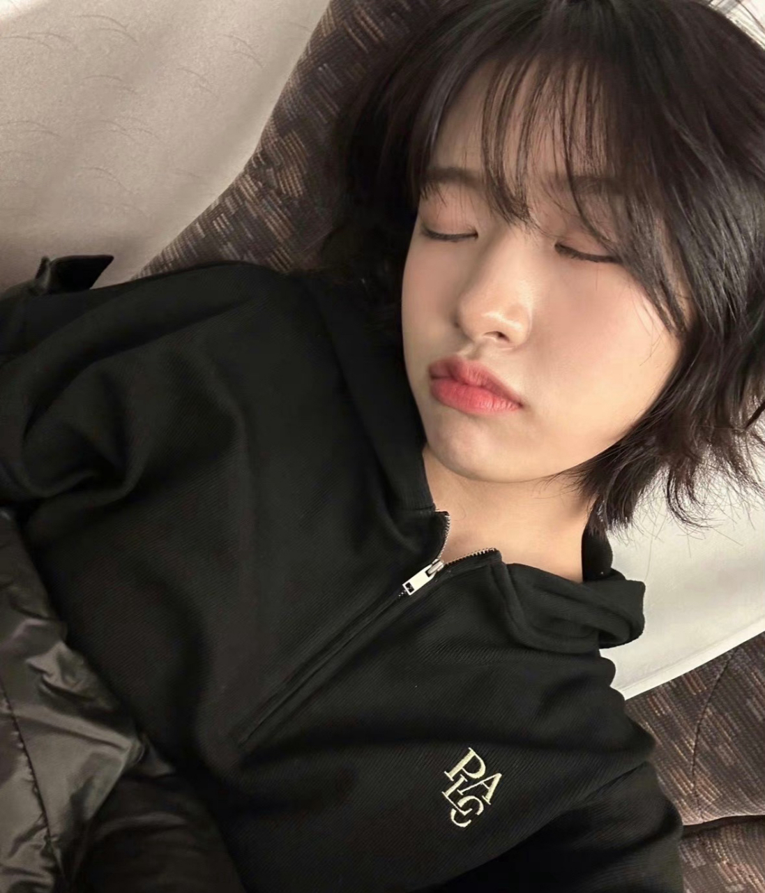 短发安宥真太可爱了,像调皮的小狗狗