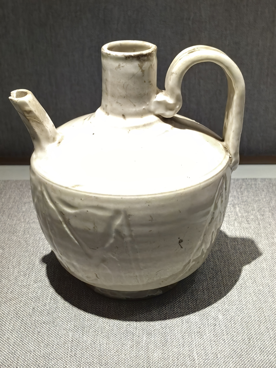 学习学习辽代的白瓷,辽代的白釉器较多,能称为白瓷的少.