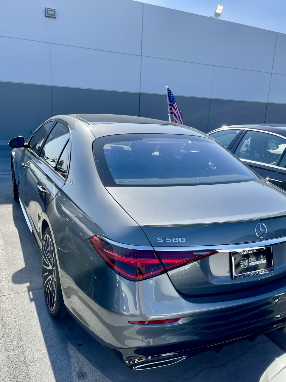 0t v8旗舰级动力的奔驰s580,对标迈巴赫s580月光石灰很帅,你会怎么选?