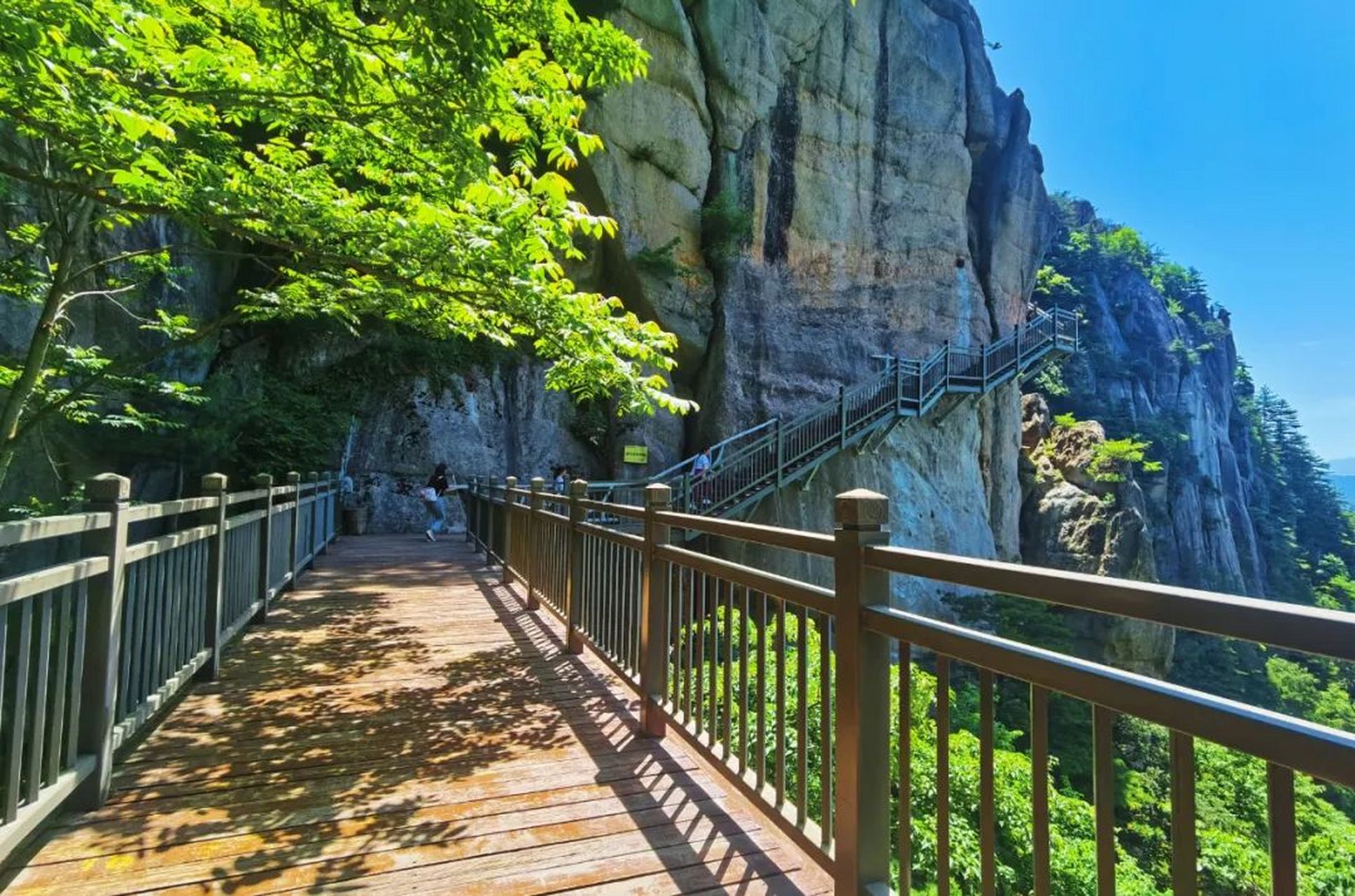 鸡峰山是宝鸡天台山国家级风景名胜区三大景区之一,也是国家3a级旅游