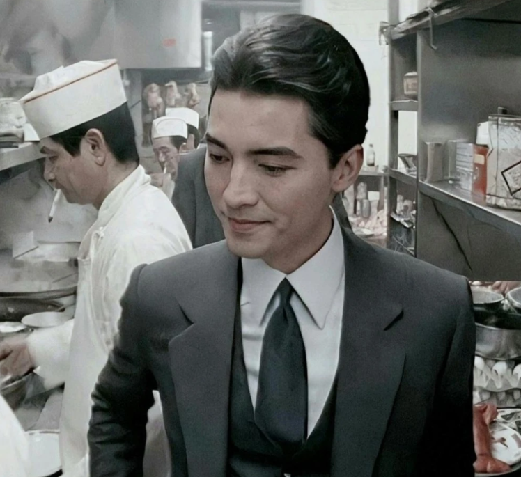 华人巨星尊龙:"我没有家和父母,没有童年 死后也不要墓碑"