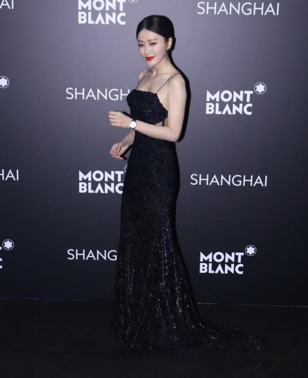 秦岚礼服太大胆