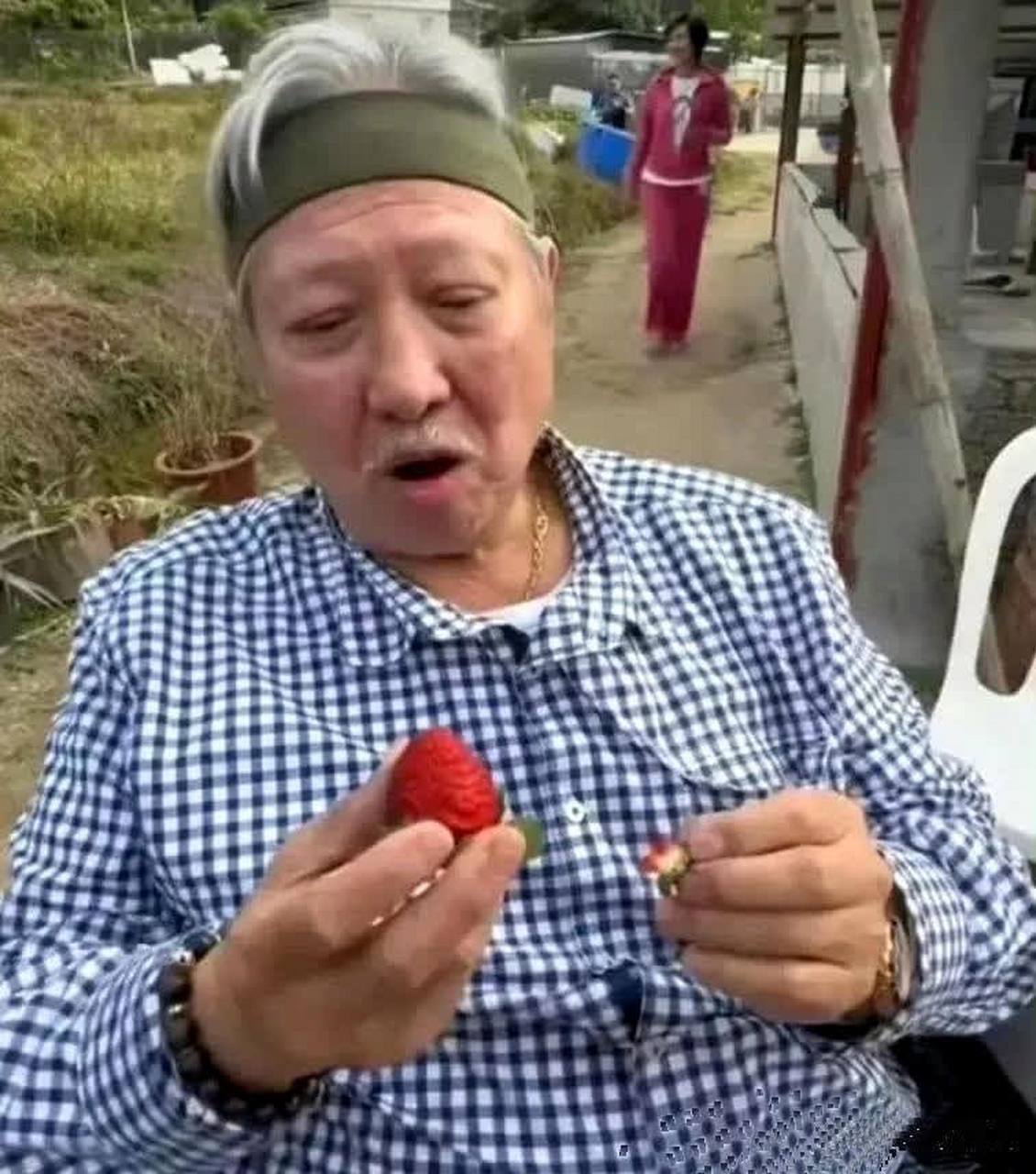 70多岁的洪金宝现状感觉好好