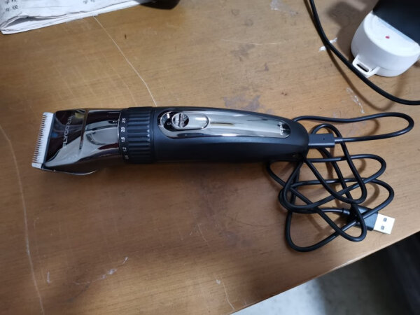 飞科fc5908理发器:5级长度微调,低噪运行,全身水洗