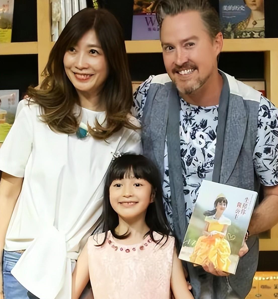 黄嘉千揭婚姻内幕,自曝有小聪明,网友:又一个汪小菲