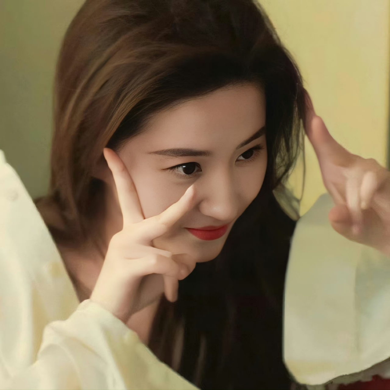 刘亦菲《玫瑰的故事》新头像,每一个都美到了心巴,还得是神仙姐姐!