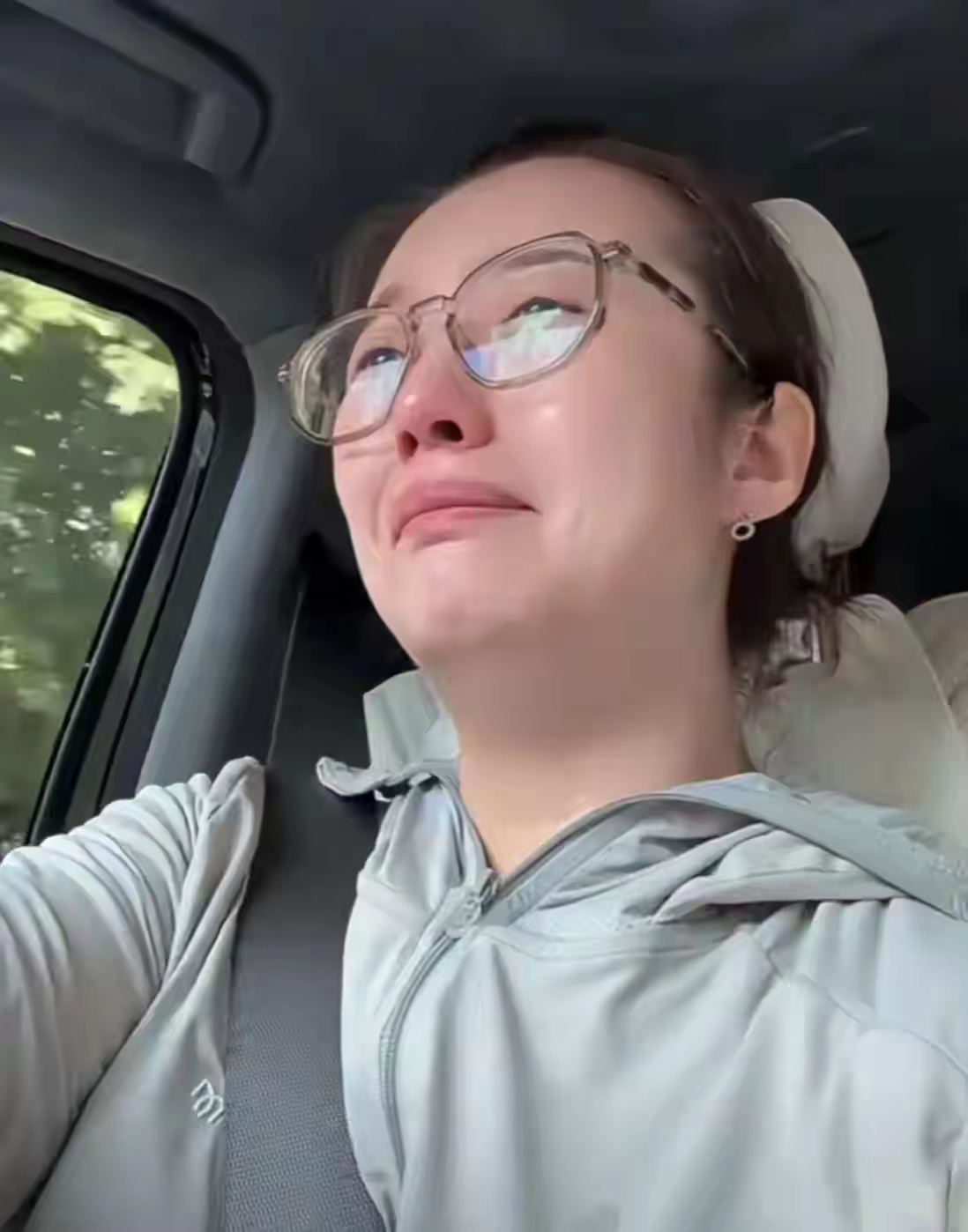 谁能想到我和弟媳狠狠吵了一架我妈还明显向着她儿媳把我气哭了