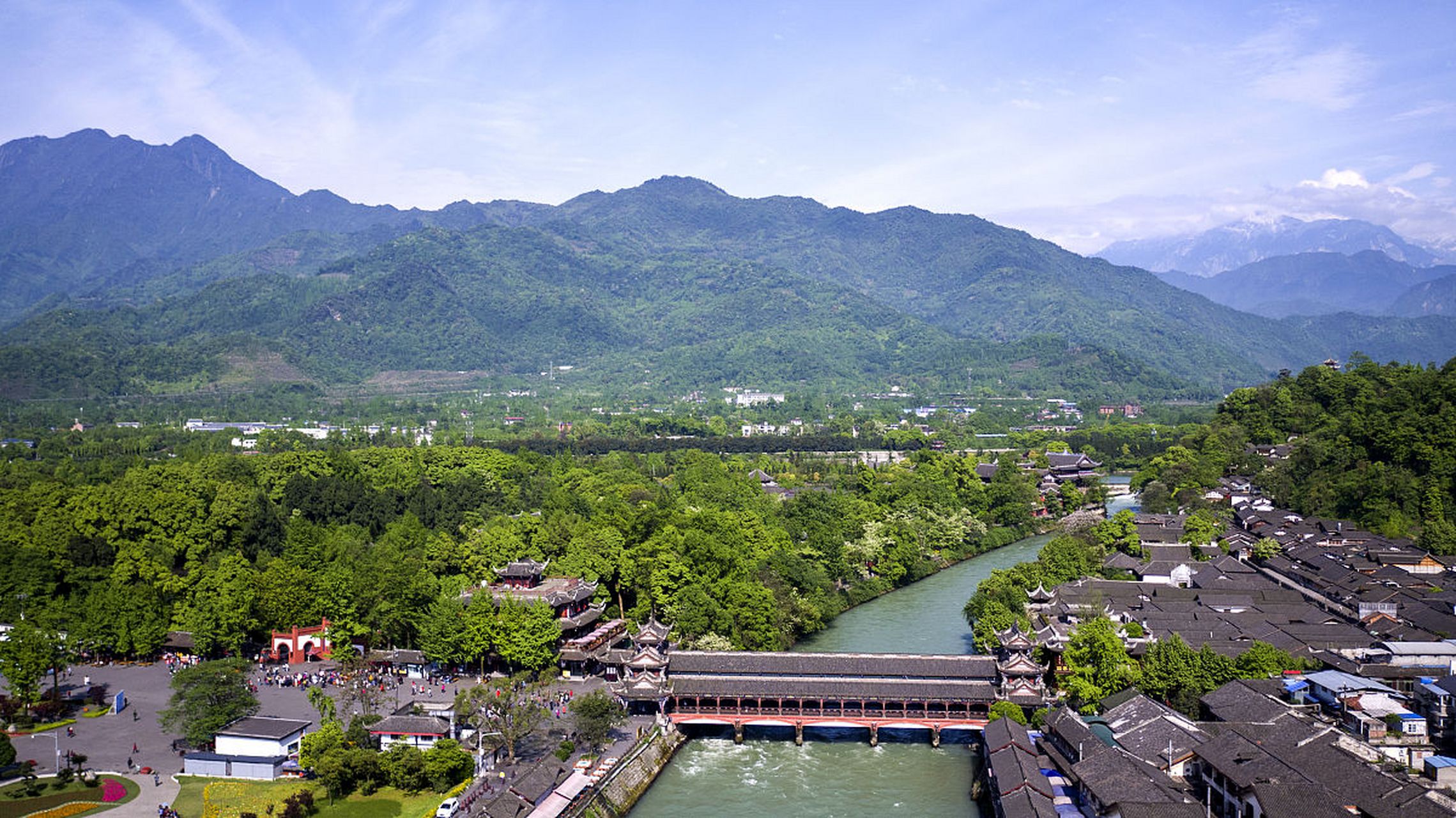 都江堰,一座以水利工程来命名的城市.