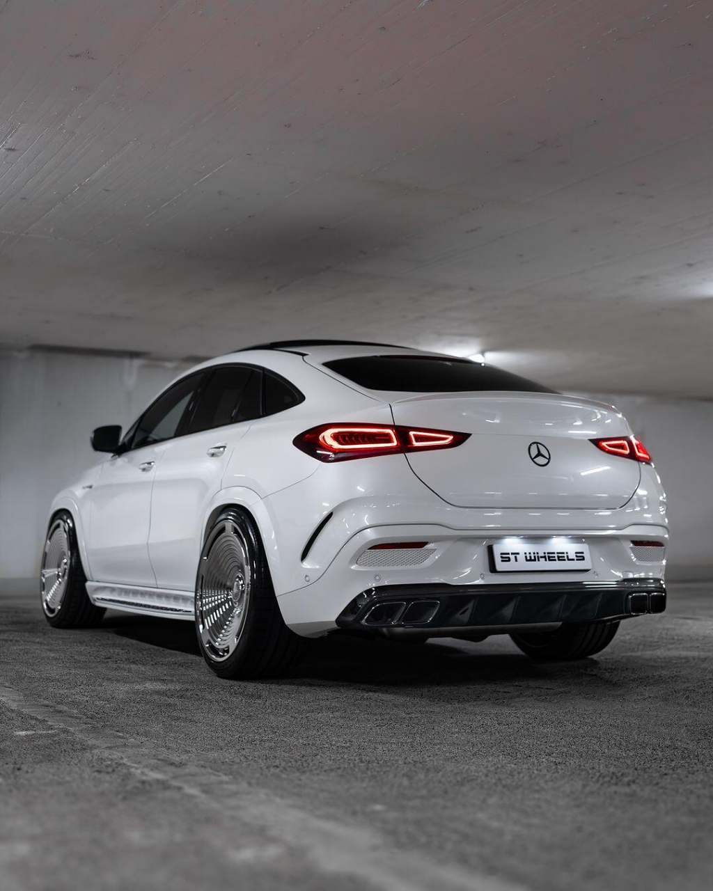 奔驰gle63 coupe 4.0t双涡轮增压v8发动机 616匹马力,零百加速3.