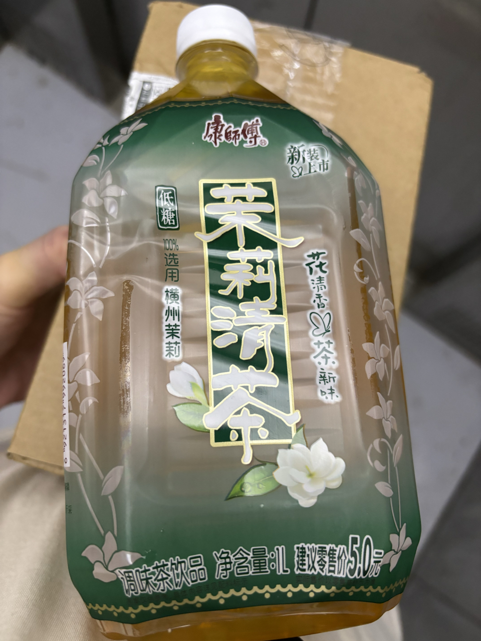 曾经的康师傅冰红茶,被网友戏称为屌丝饮料,这一涨,怕不是要跻身