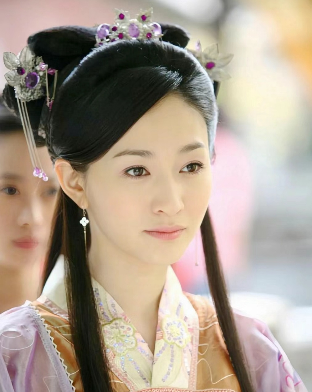 李清照虽然是婉约派的代表人物,但她本人却有点走豪放派,据说是个拽
