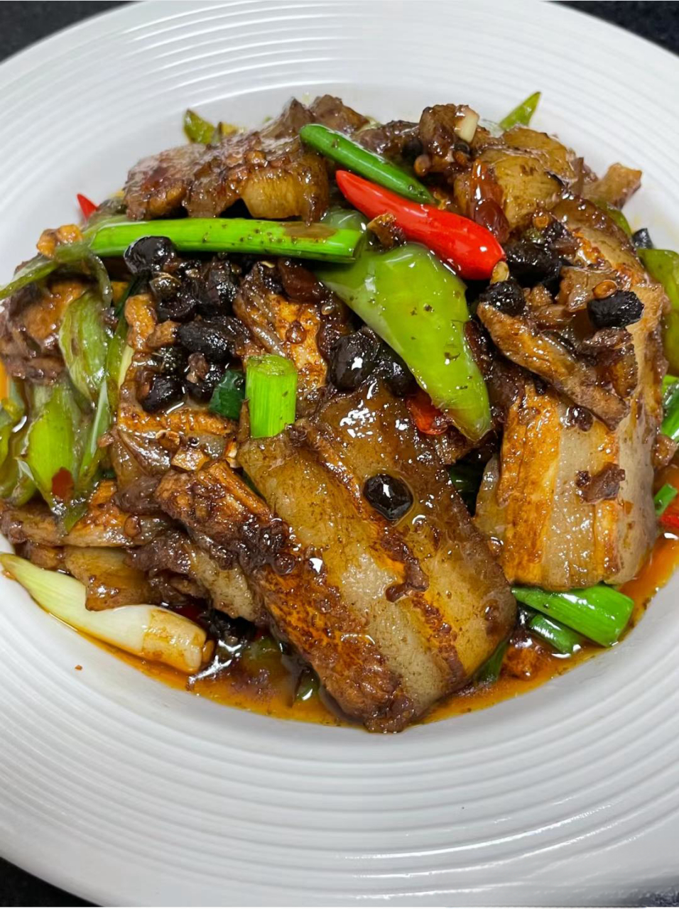 豆豉回锅肉是很美味的菜,你一定要尝尝!