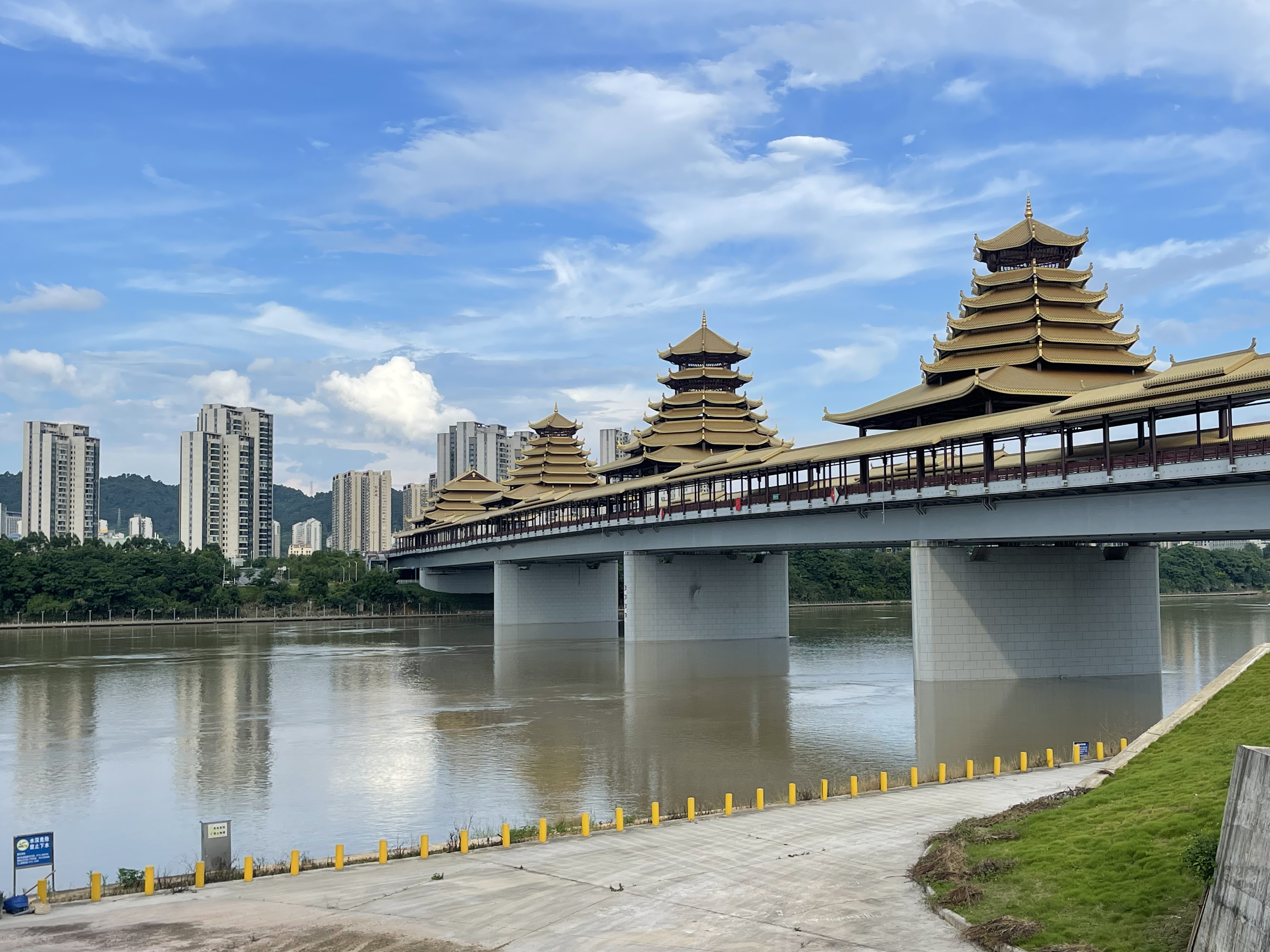 柳州是一座桥梁博物馆,凤凰岭大桥是新地标