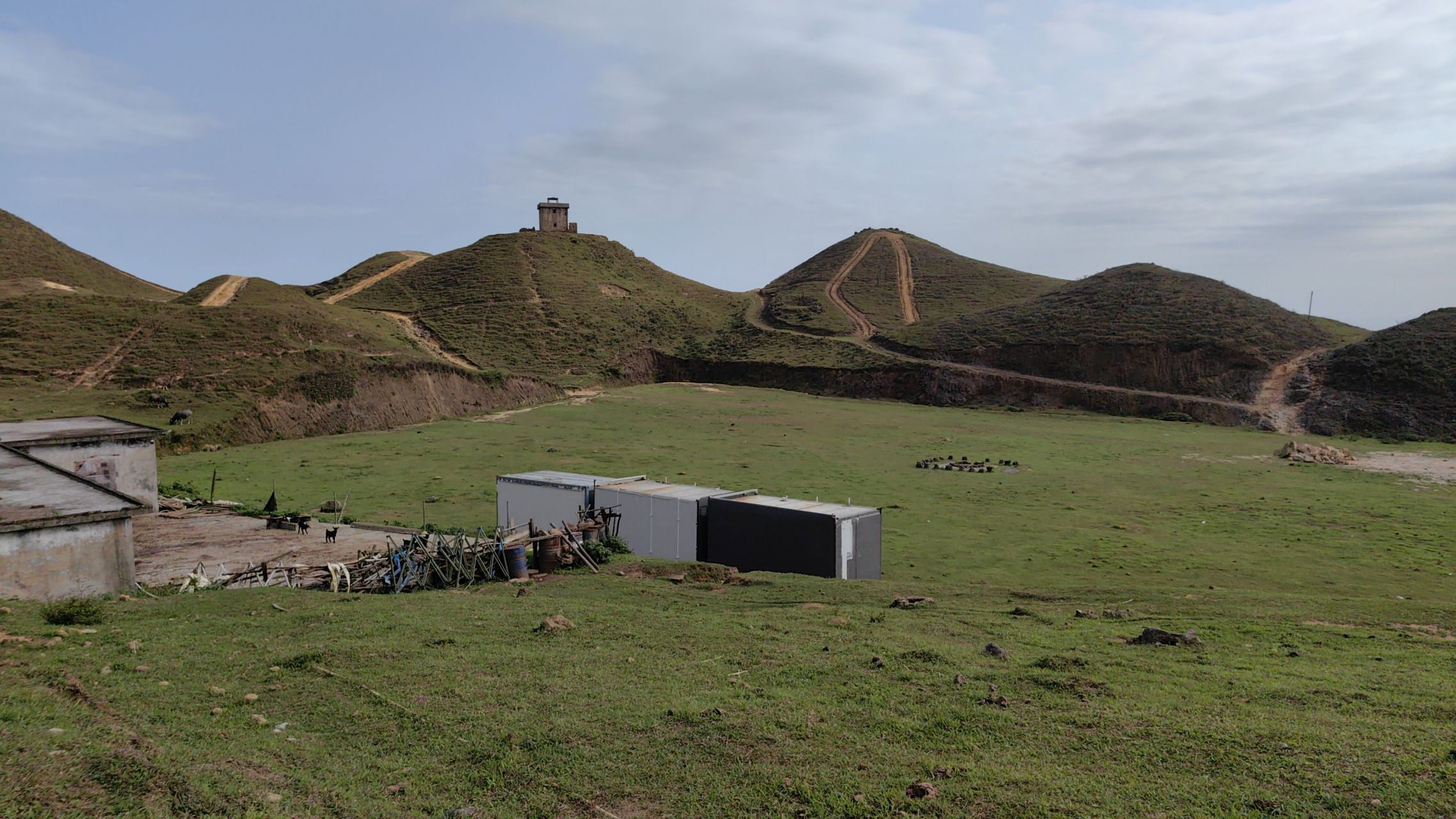 江门第一峰天露山海拔1250米,位于开平大沙镇与云浮