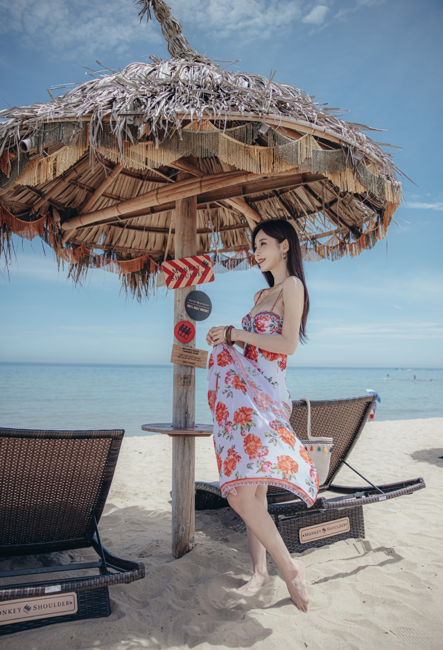 养颜女神 孙允珠泳衣写真 ,出水芙蓉美到窒息 ,果然是水一样的女子