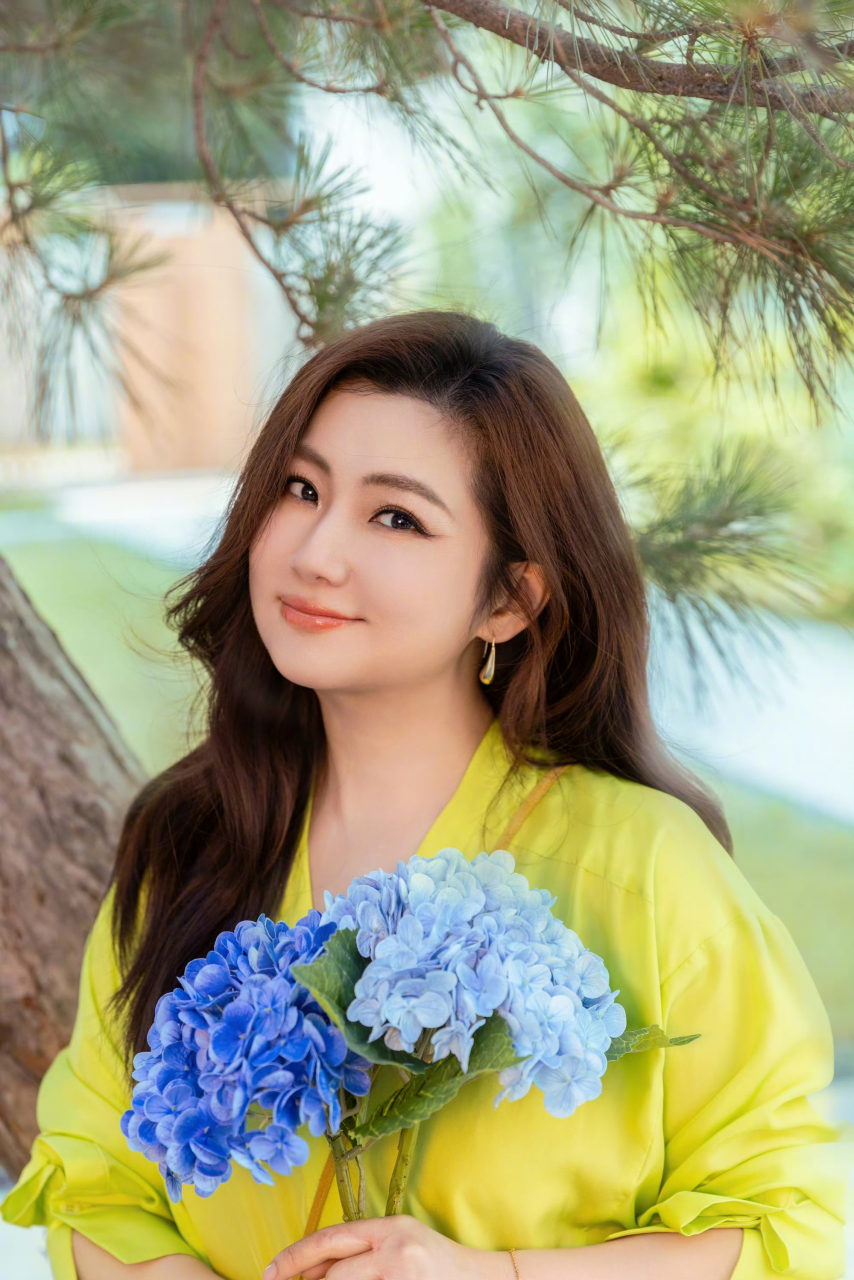 任家萱selina发美照,当年she红遍大江南北,她是最漂亮的一个,结果一场