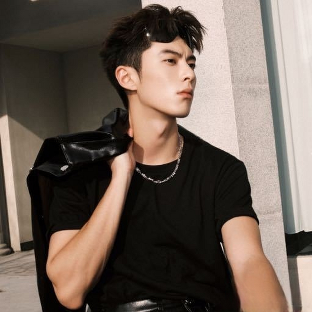 王鹤棣不同平台的"头像"用的照片,你觉得哪一张更帅?