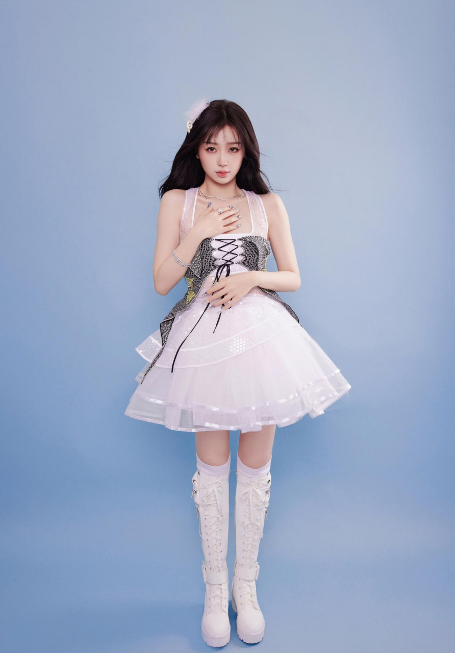 虞书欣穿公主裙好漂亮,可爱俏皮.