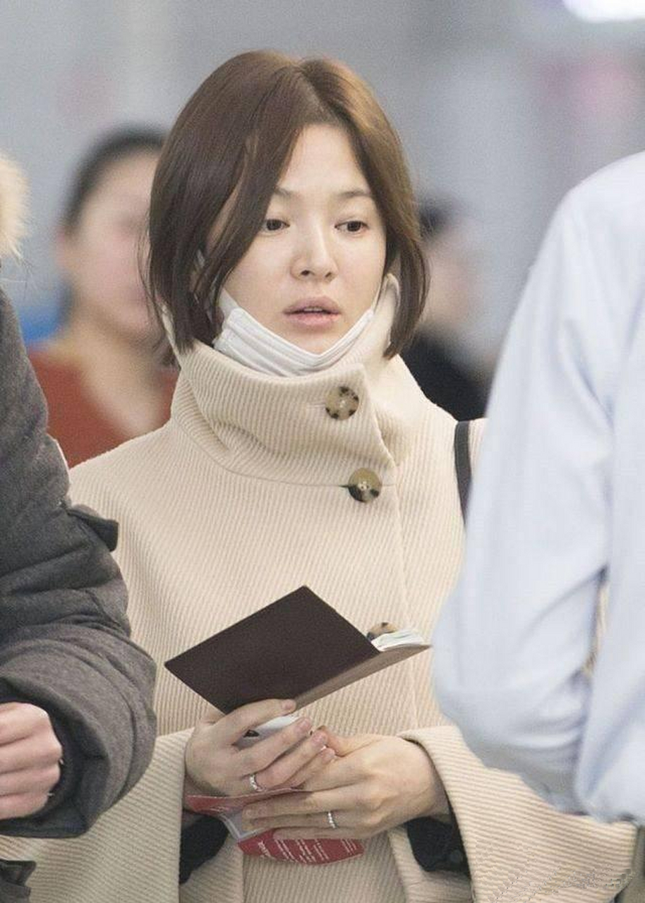宋慧乔素颜照还是挺扛打的啊!气质非常惊艳.