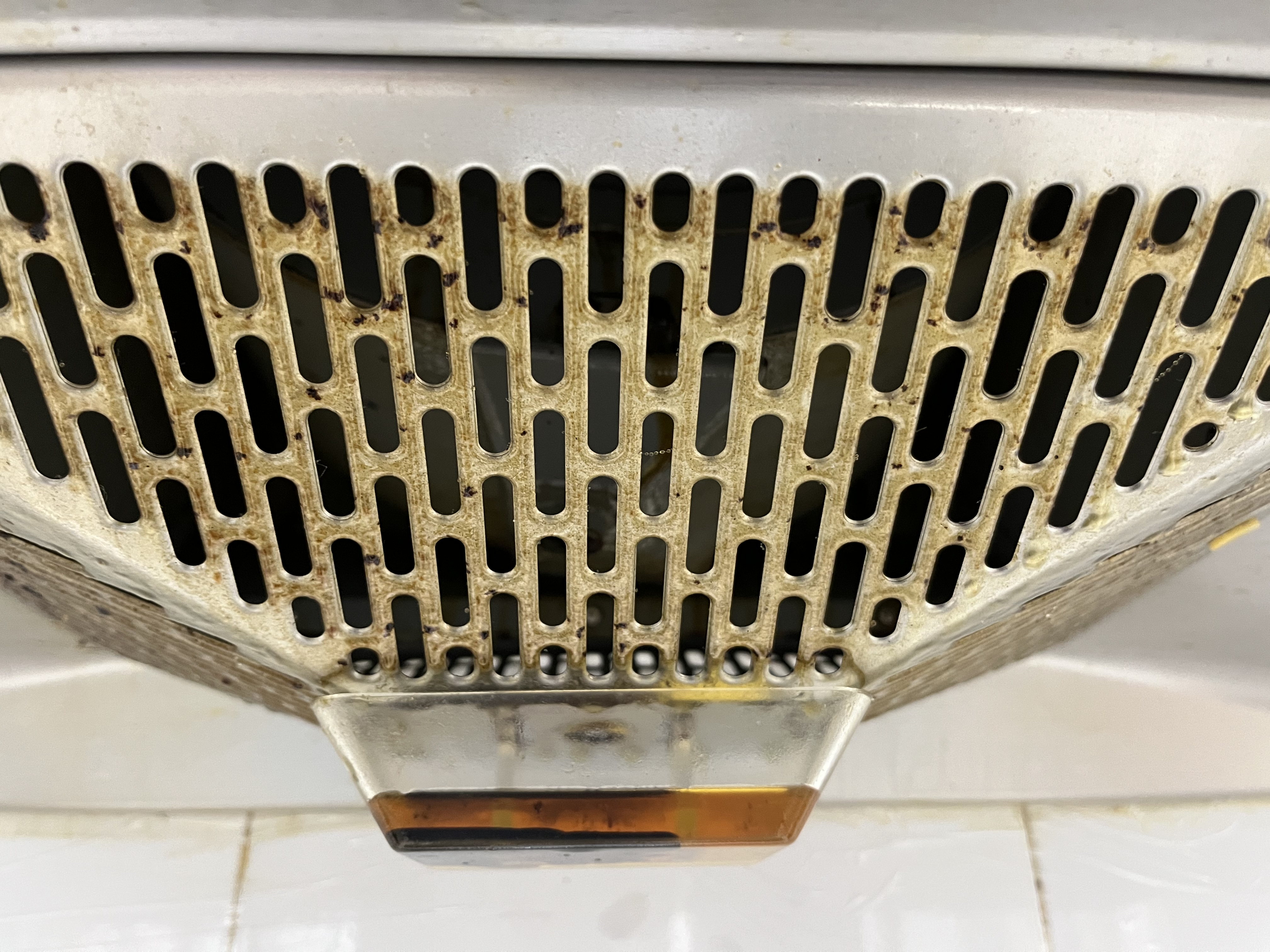 脱排油烟机的外壳实在太脏了,还是拆下来洗一下看着心情好