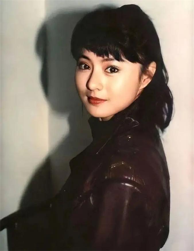 回顾10位惊艳大众的香港女演员,年轻时都是一眼万年