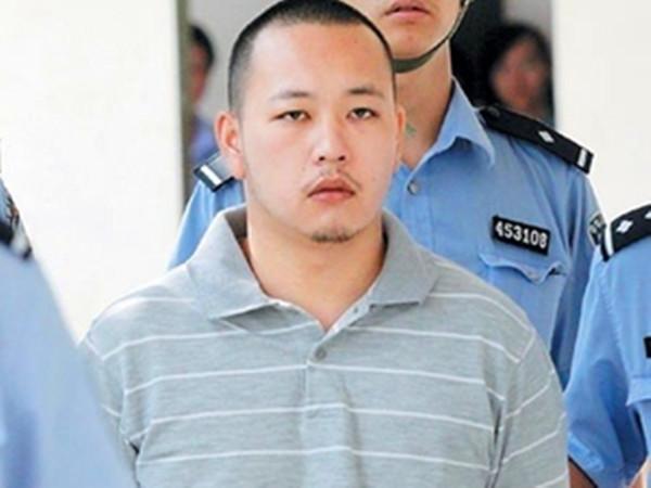 2009年,南宁三姐妹家中遇害,被装成9个塑料袋抛尸,凶手是邻居