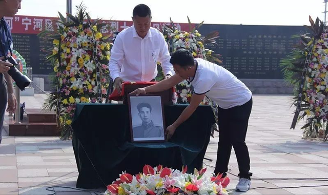 曾经驾机"叛逃"台湾的廉宝生,28年后,为何被中央追认为烈士?