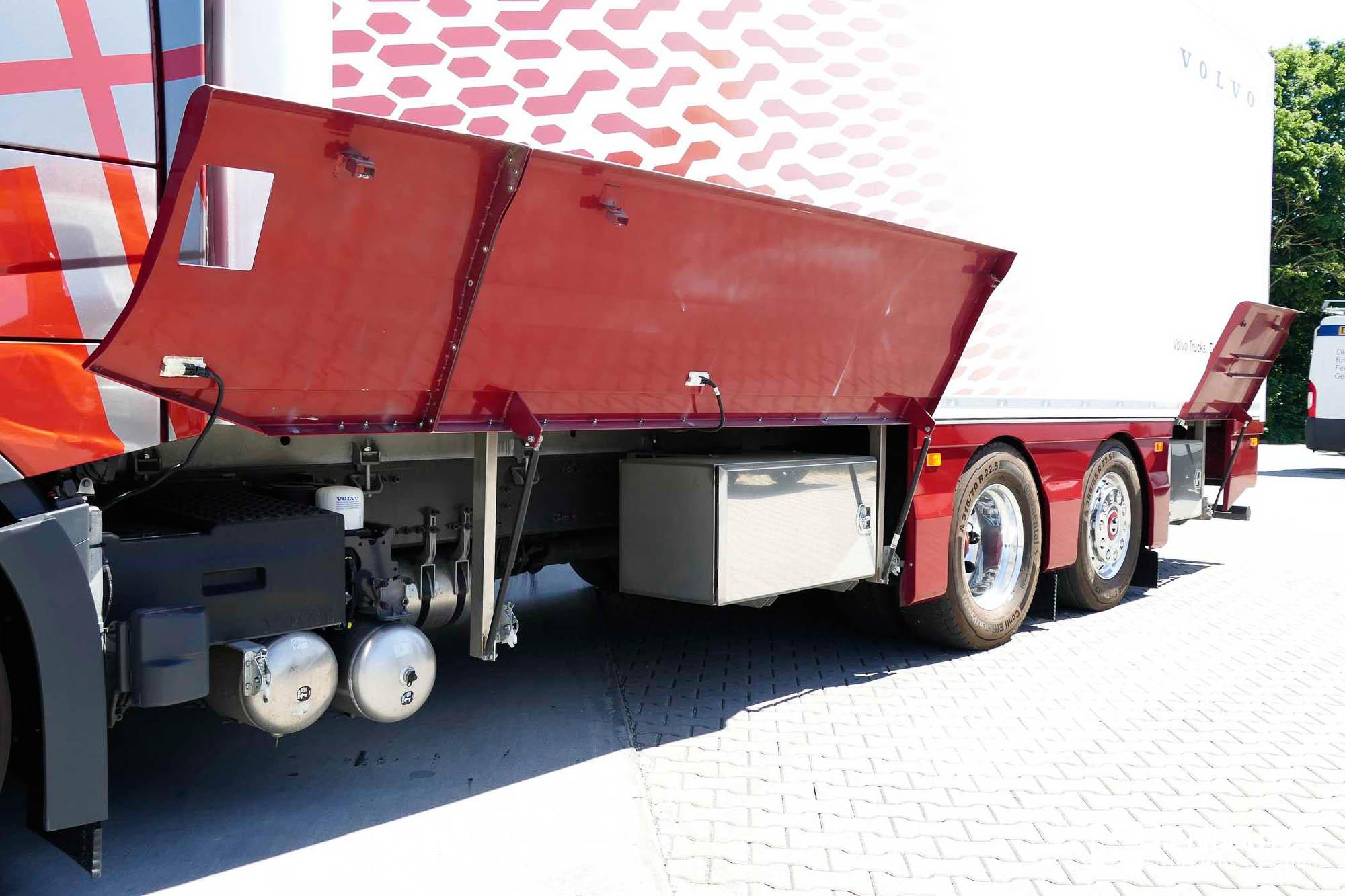 国内见不到的沃尔沃fm载货车实拍,还是个顶配版本,驾乘真舒适