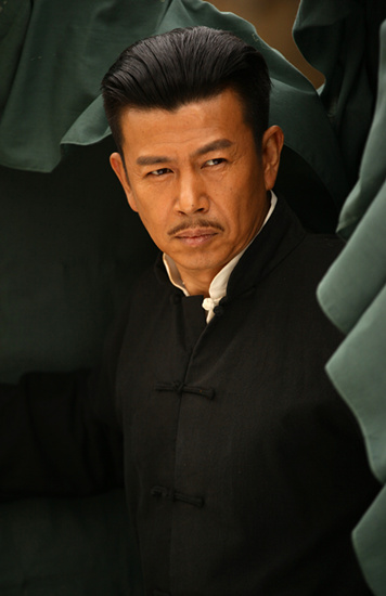 他是著名演员,不顾家人反对娶单亲妈妈为妻恩爱26年,55岁翻红
