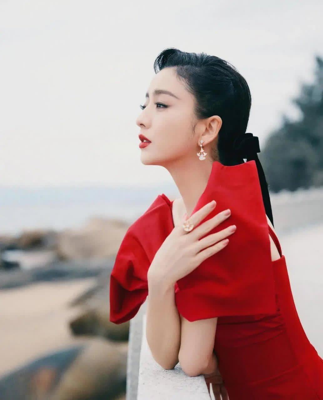 佟丽娅红色长裙