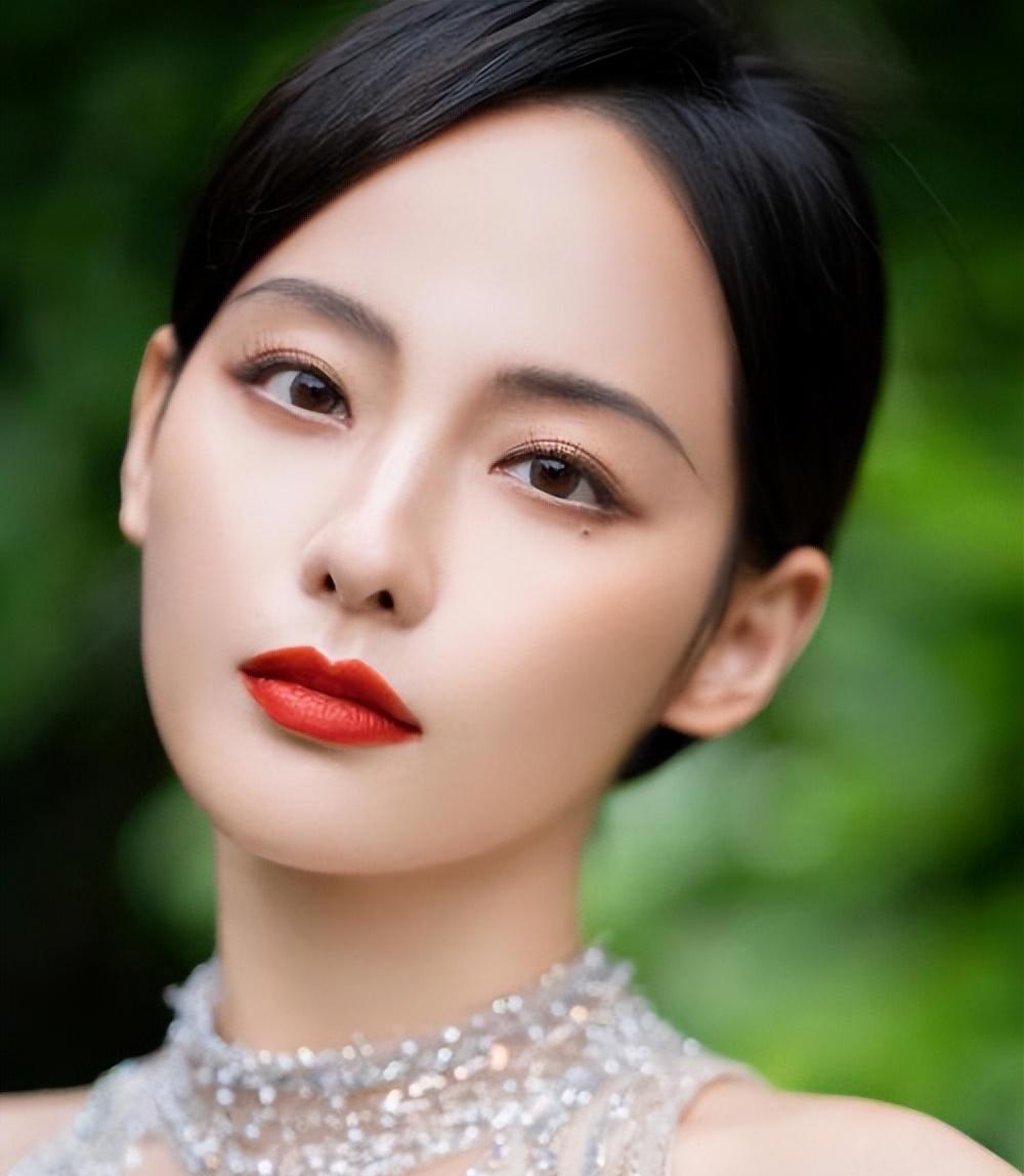 当红女演员张嘉倪,爱情事业双受挫,如今她的生活还好吗?